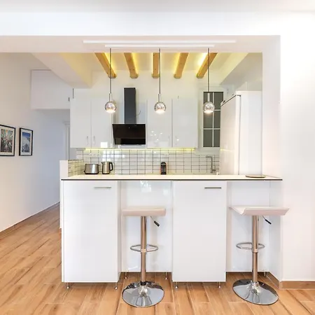 Modern Apartment, Short Walk To Acropolis Sites *