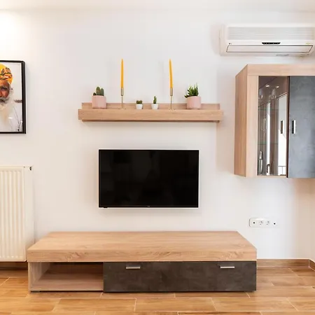 Modern Apartment, Short Walk To Acropolis Sites Apartment *
