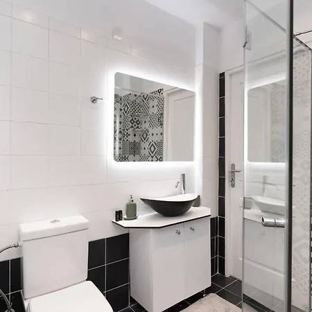 Modern Apartment, Short Walk To Acropolis Sites *